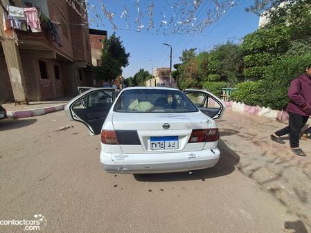 Nissan Sunny 2000